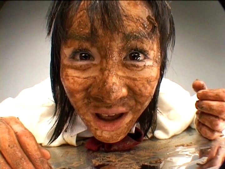 糞くらえ スカしてる美少女達の大量糞食い黄金伝説 大奮発Ver.│佐伯とも・紅華│野外・露出│1kusp00022