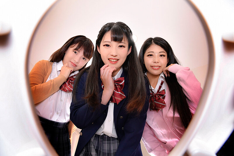 【VR】【VR高画質】M男を人間便器にして楽しむゲロスカ女子倶楽部 前多まこ│前多まこ・吉沢はるか・飴上あひる│ハイクオリティVR│mrvr00005